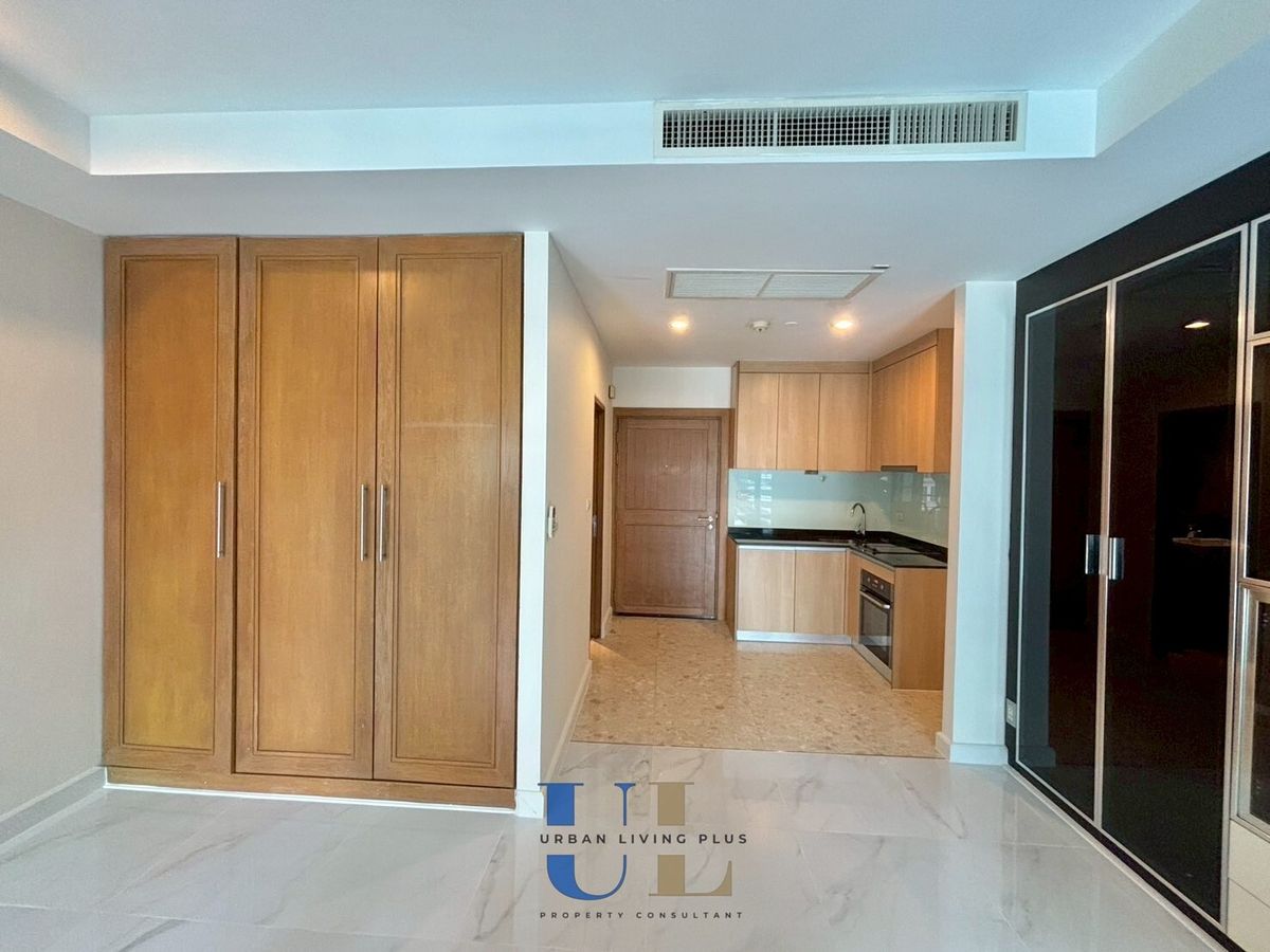 For SaleCondoSathorn, Narathiwat : ( UL2509021 ) Tel/Line 096-2479369 , FOR SELL SATHORN GARDEN , Studio room 1 bathroom 39 Sq.M. New Renovation 🚩🚩