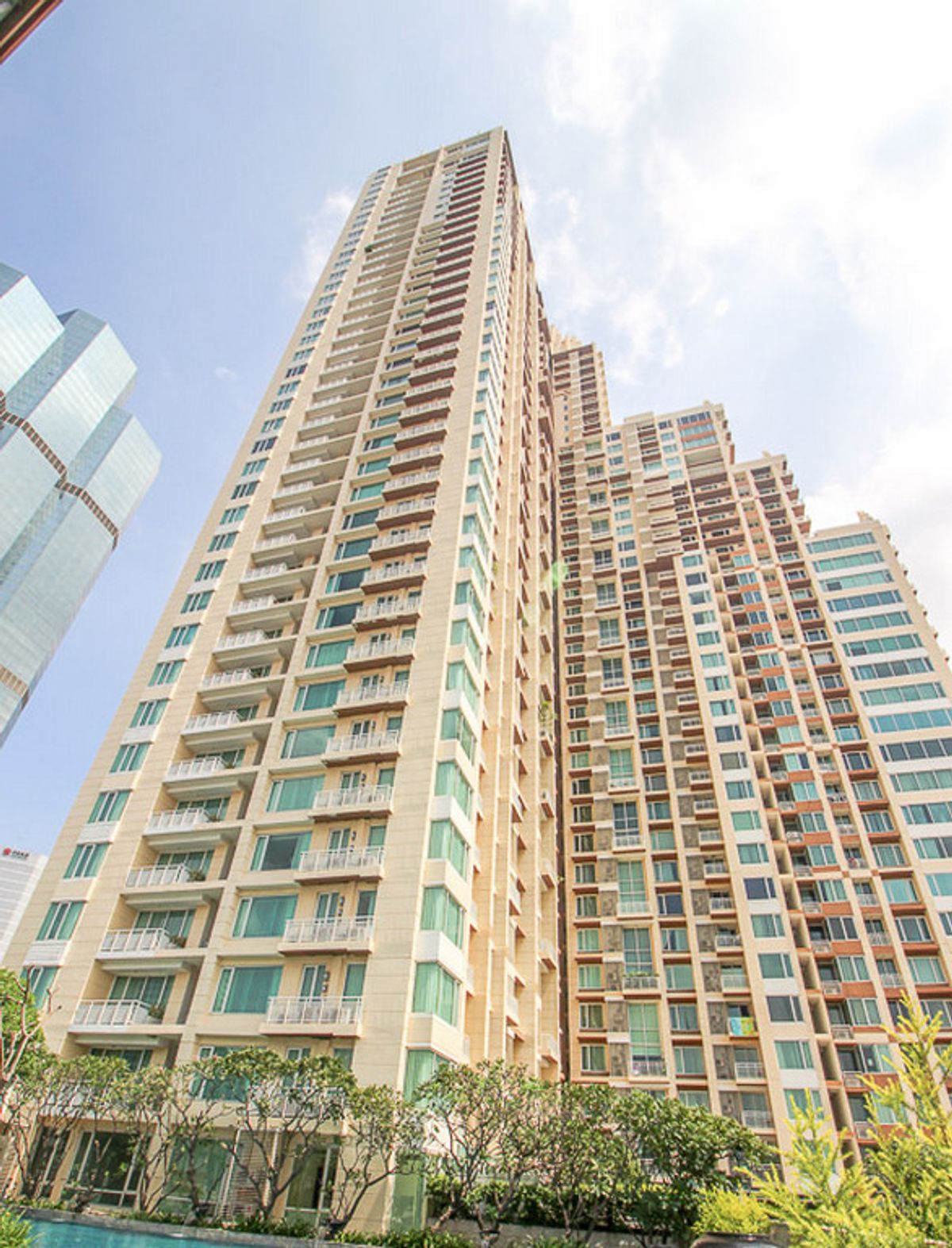 ขายคอนโดสาทร นราธิวาส : ✨ For Sale: The Empire Place Condo ✨  💰 Only 13,800,000 THB