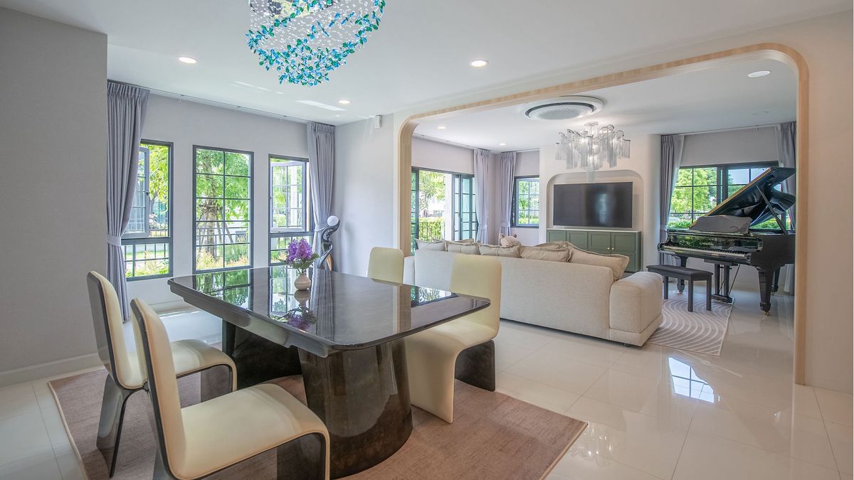 ให้เช่าบ้านบางนา แบริ่ง ลาซาล : ให้เช่าบ้านหรูย่านบางนา Centro Bangna - 4 ห้องนอน ตกแต่งครบ เลี้ยงสัตว์ได้ ใกล้ห้างสรรพสินค้า พร้อมเข้าอยู่