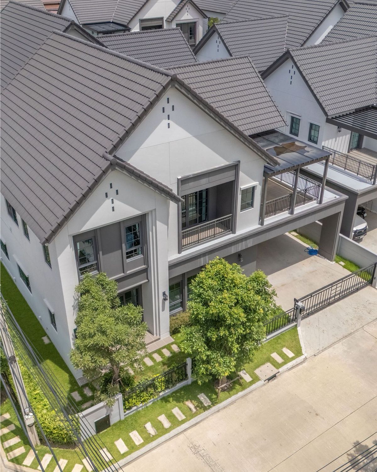 ให้เช่าบ้านบางนา แบริ่ง ลาซาล : ให้เช่าบ้านหรูย่านบางนา Centro Bangna - 4 ห้องนอน ตกแต่งครบ เลี้ยงสัตว์ได้ ใกล้ห้างสรรพสินค้า พร้อมเข้าอยู่