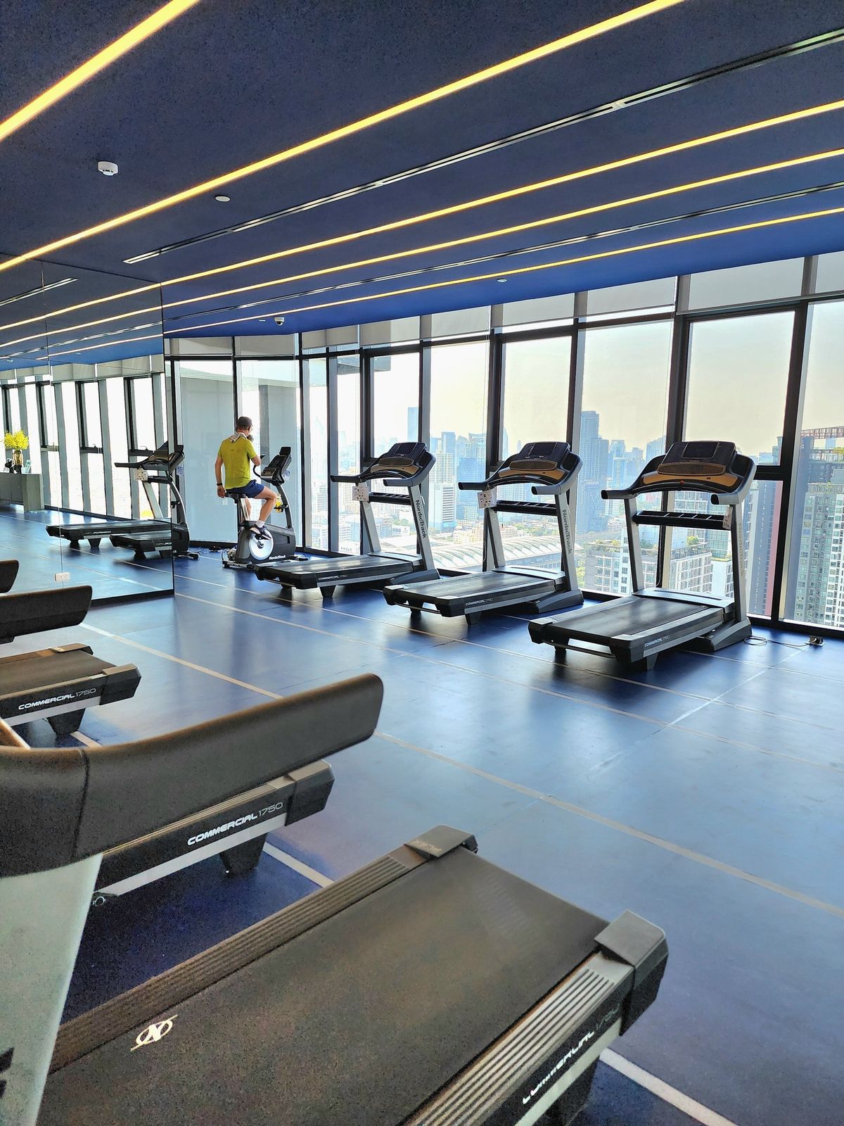 For SaleCondoRama9, Petchburi, RCA : Condo For Sale Ideo Rama 9 – Asoke near MRT Rama 9 (400 m / 6-min walk)