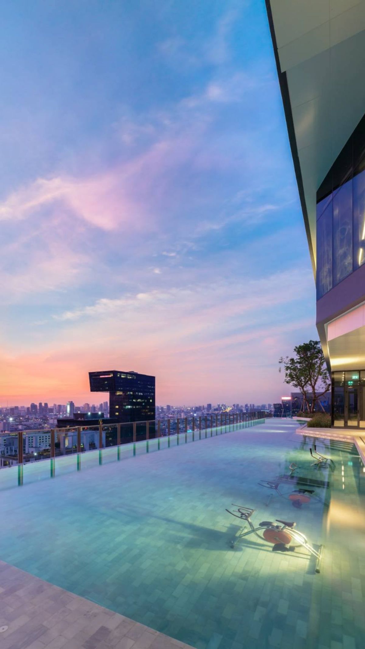 For SaleCondoRama9, Petchburi, RCA : Condo For Sale Ideo Rama 9 – Asoke near MRT Rama 9 (400 m / 6-min walk)