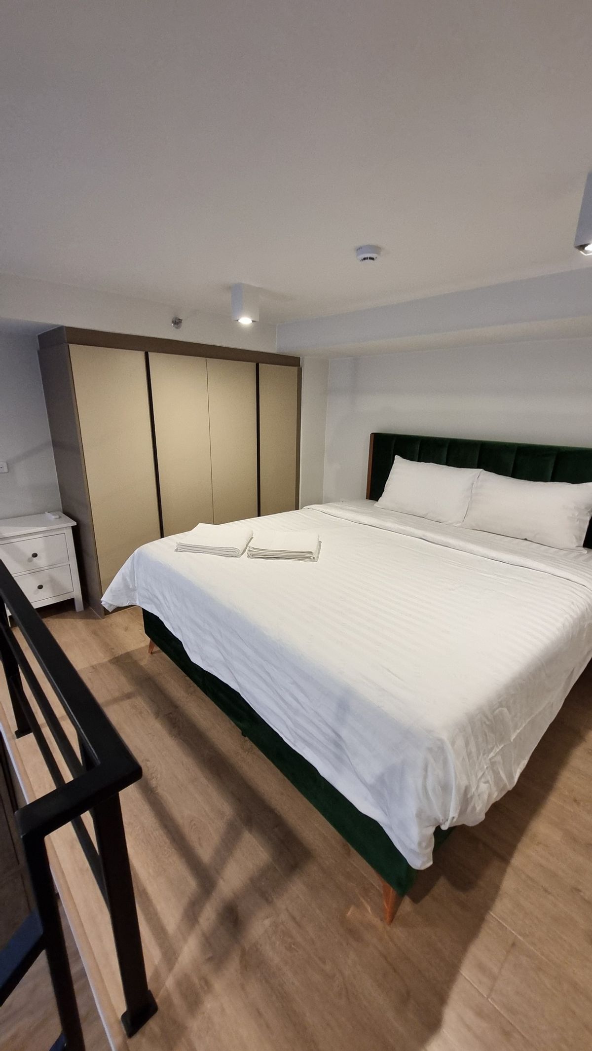 For SaleCondoRama9, Petchburi, RCA : Condo For Sale Ideo Rama 9 – Asoke near MRT Rama 9 (400 m / 6-min walk)