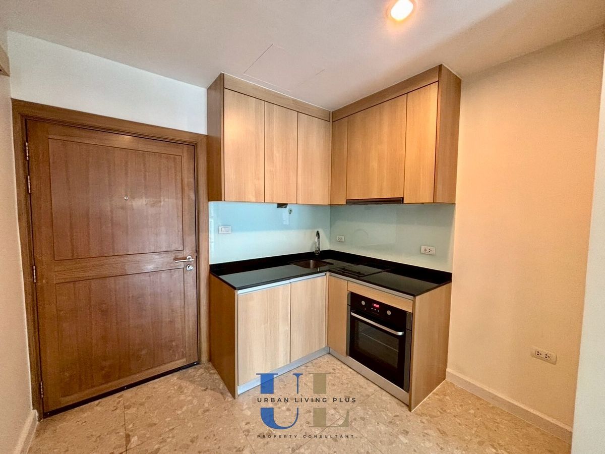 For SaleCondoSathorn, Narathiwat : ( UL2509021 ) Tel/Line 096-2479369 , FOR SELL SATHORN GARDEN , Studio room 1 bathroom 39 Sq.M. New Renovation 🚩🚩