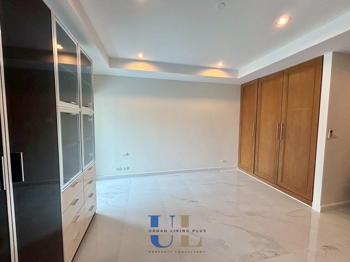 For SaleCondoSathorn, Narathiwat : ( UL2509021 ) Tel/Line 096-2479369 , FOR SELL SATHORN GARDEN , Studio room 1 bathroom 39 Sq.M. New Renovation 🚩🚩