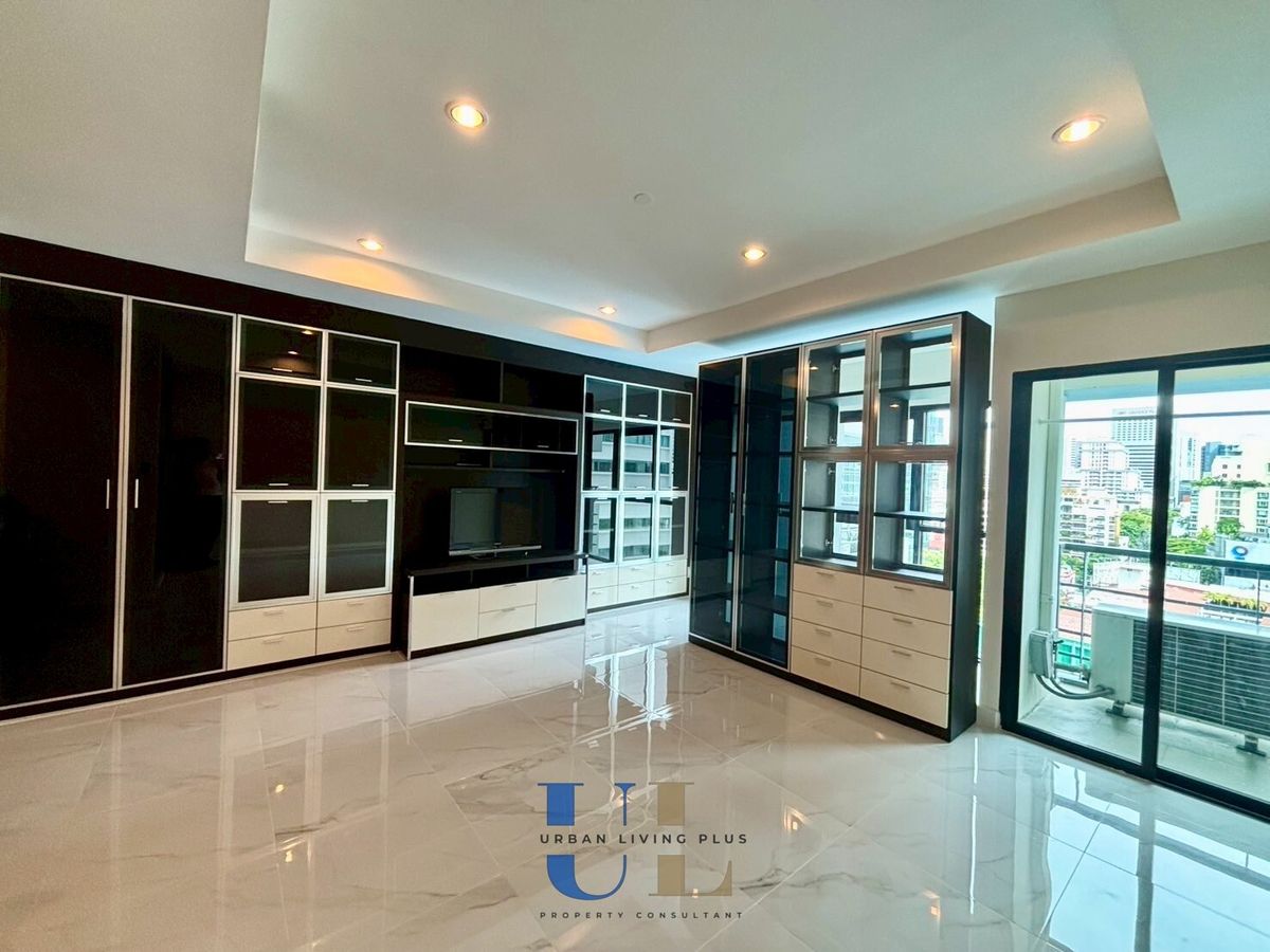 For SaleCondoSathorn, Narathiwat : ( UL2509021 ) Tel/Line 096-2479369 , FOR SELL SATHORN GARDEN , Studio room 1 bathroom 39 Sq.M. New Renovation 🚩🚩