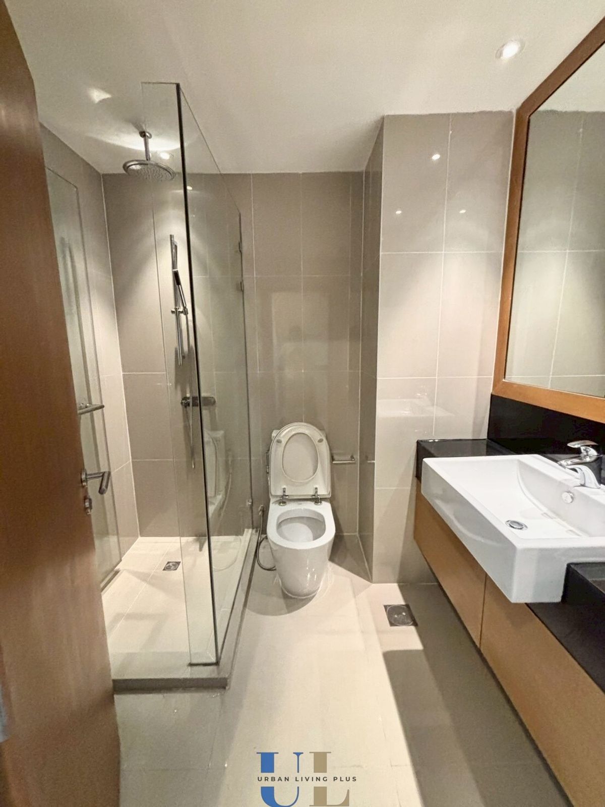 For SaleCondoSathorn, Narathiwat : ( UL2509021 ) Tel/Line 096-2479369 , FOR SELL SATHORN GARDEN , Studio room 1 bathroom 39 Sq.M. New Renovation 🚩🚩