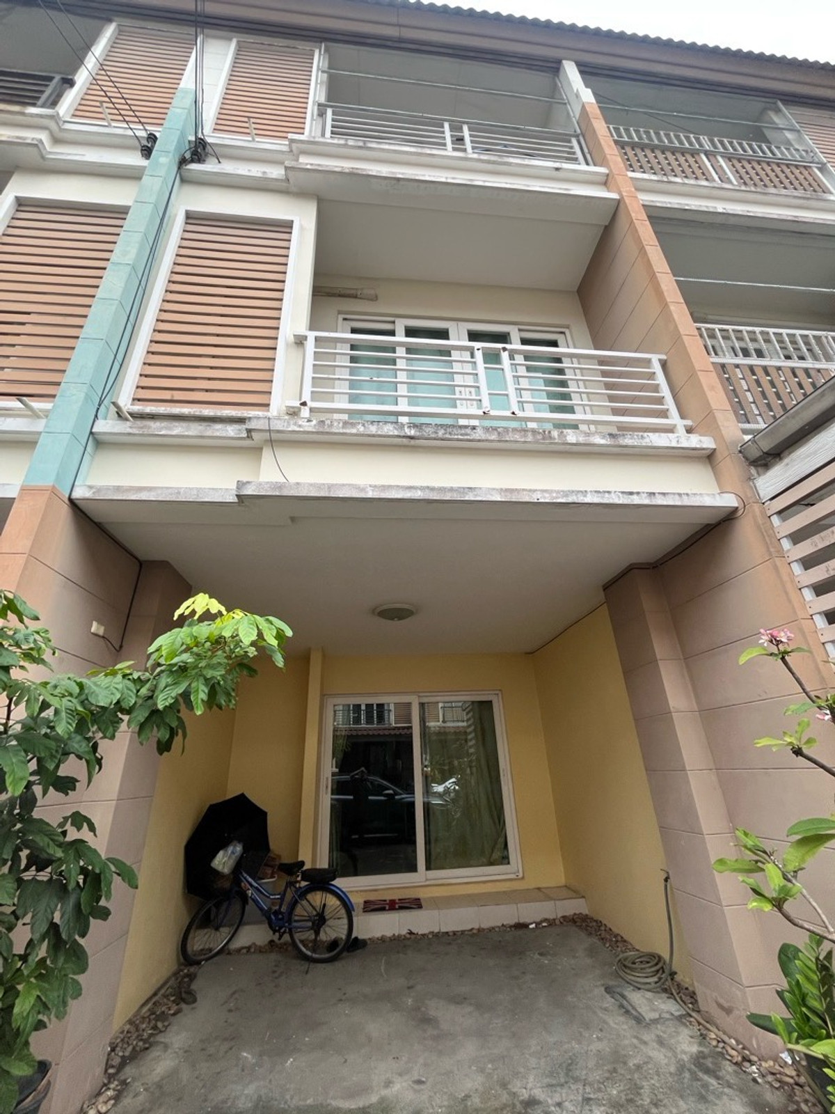 ขายทาวน์โฮมเลียบทางด่วนรามอินทรา : 💥ทาวน์โฮม คาซ่าซิตี้ 2 สุคนธสวัสดิ์ 🔥ทำเลทอง เลียบด่วน-รามอินทรา ราคาดี 3.79 ลบ.