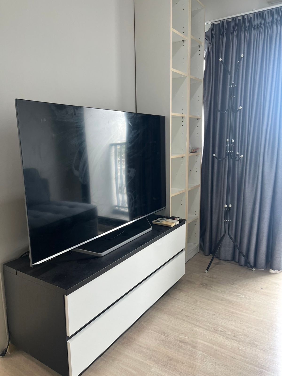 For SaleCondoRatchadapisek, Huaikwang, Suttisan : Fully Furnished condo for sell, close to MRT Sutthisan 081-245-7349