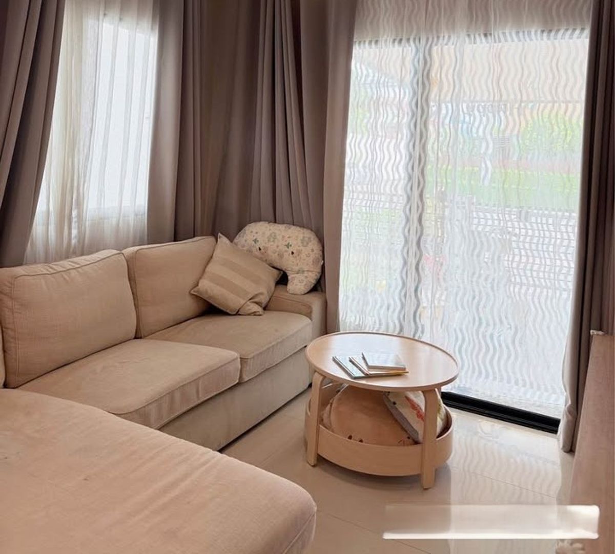 For RentHouseVipawadee, Don Mueang, Lak Si : townhome, 10-minute drive to Don Mueang Airport, fully furnished, built-in furniture throughout.