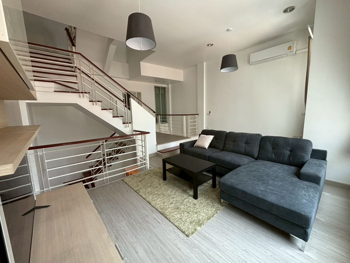 For RentTownhomeSamut Prakan,Samrong : Rent Ban Klang Muang British Town Srinakarin near TSIS fully furnished
