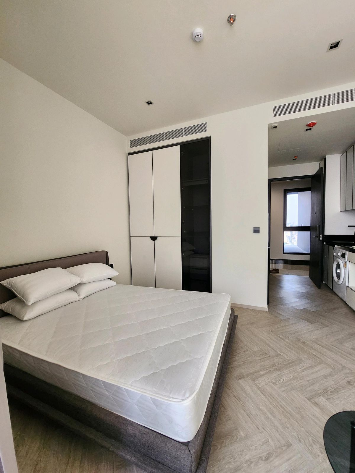 ให้เช่าคอนโดสาทร นราธิวาส : High floor 37 , Chapter Charoennakorn Riverside 