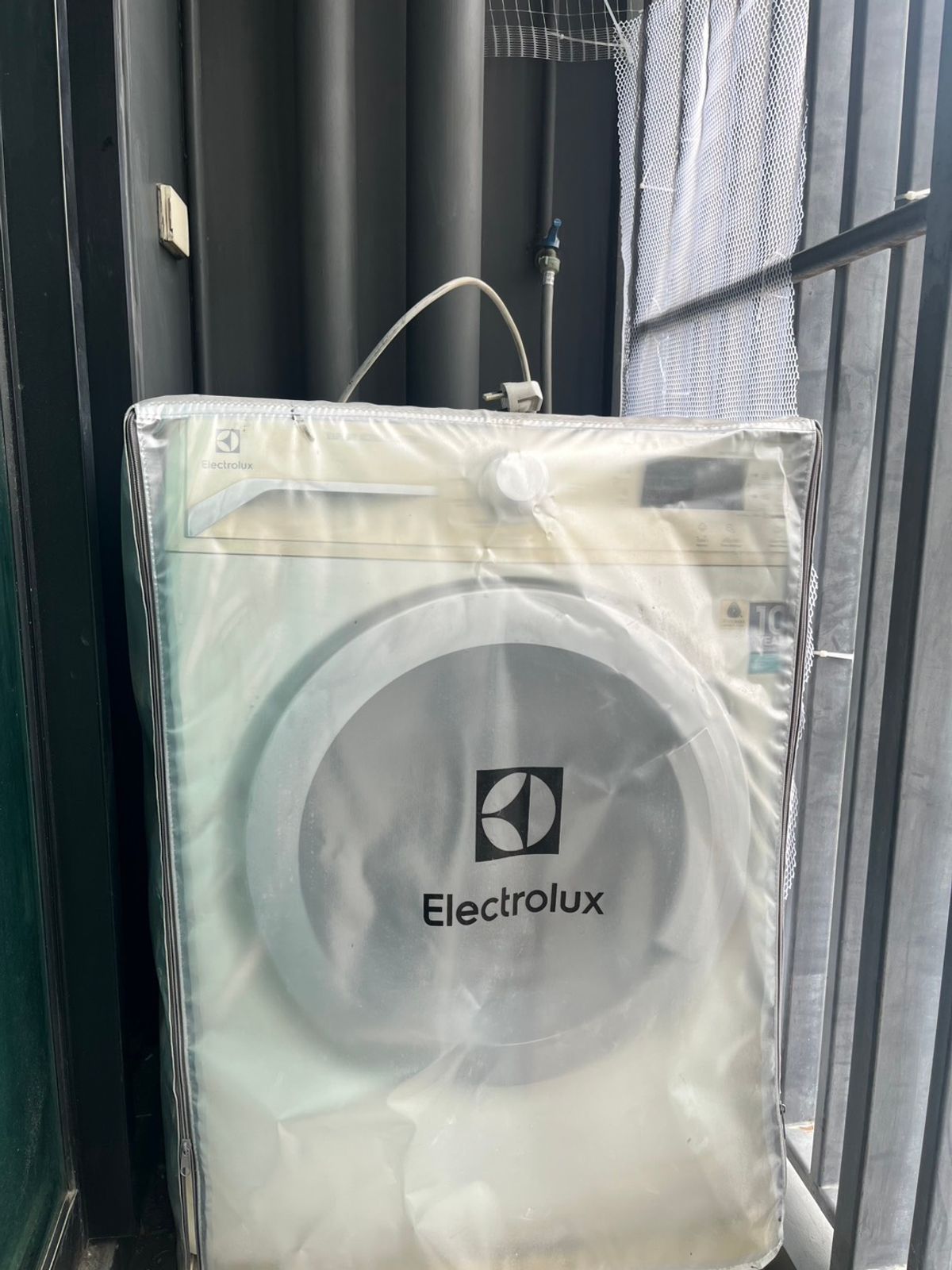 For SaleCondoRatchadapisek, Huaikwang, Suttisan : Fully Furnished condo for sell, close to MRT Sutthisan 081-245-7349