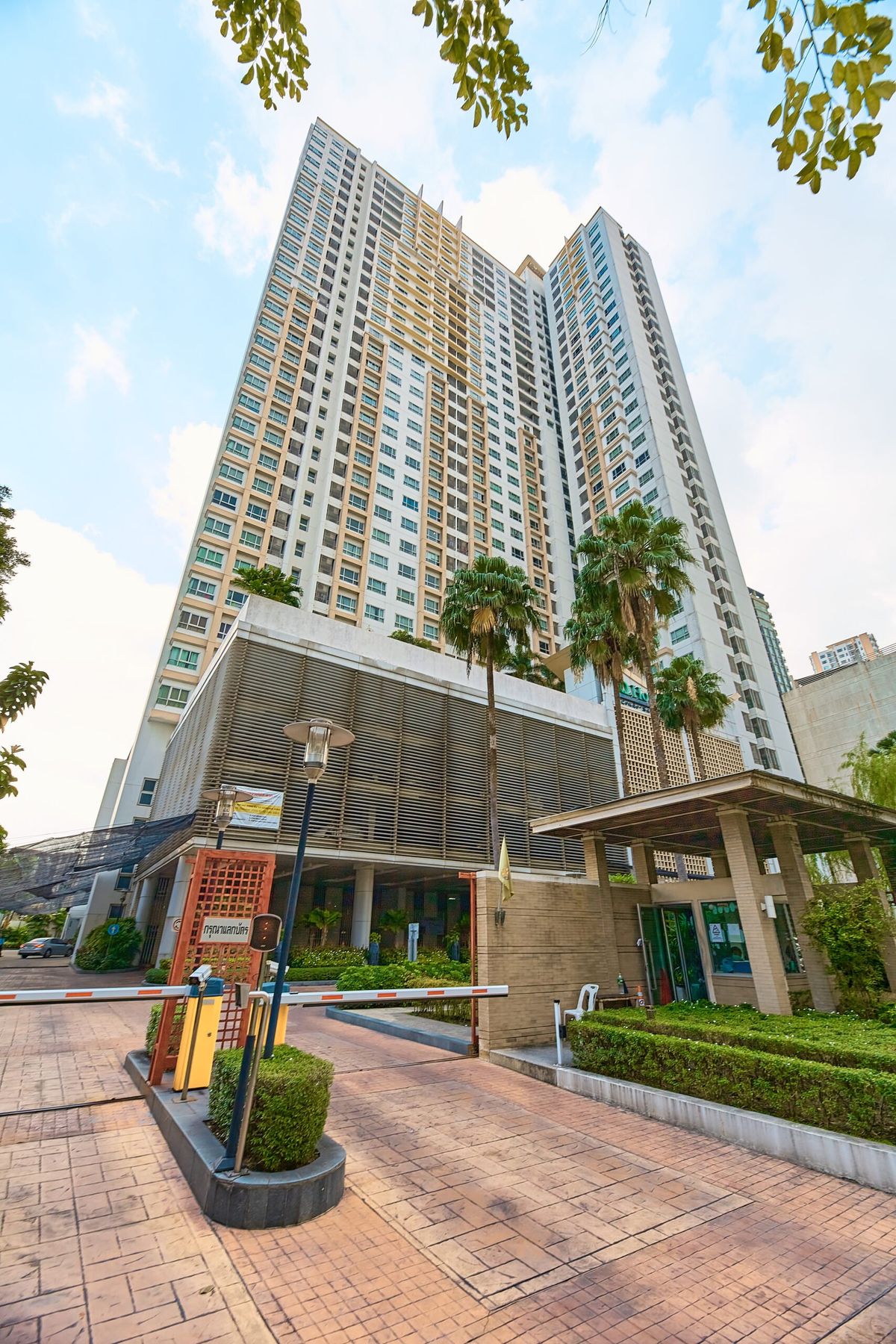 ขายคอนโดวงเวียนใหญ่ เจริญนคร : ✨Q House Sathorn for Sale Only 4MB ✨