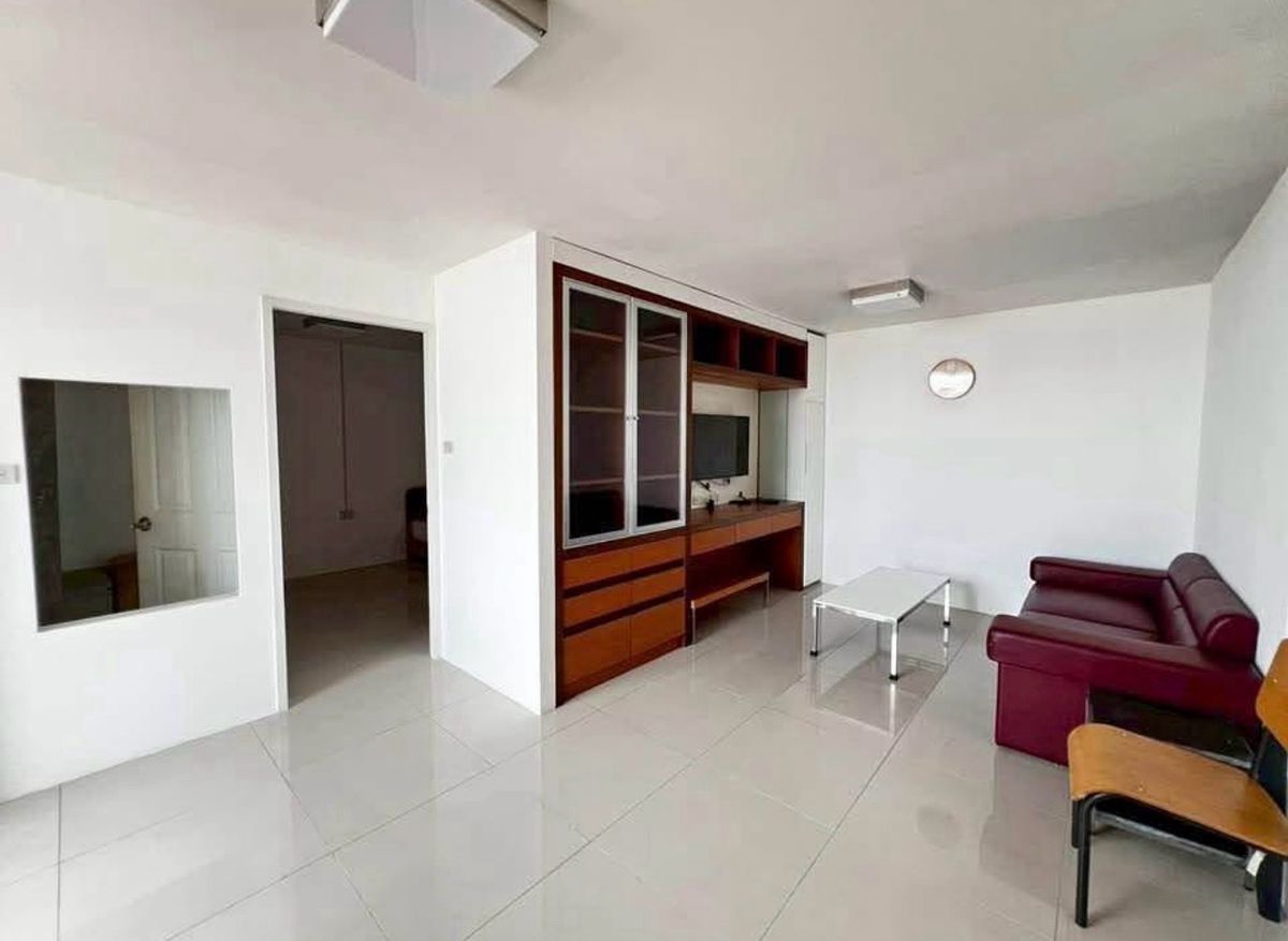 For RentCondoRatchadapisek, Huaikwang, Suttisan : Yes, renting Ratchada City 18, Ploy Building