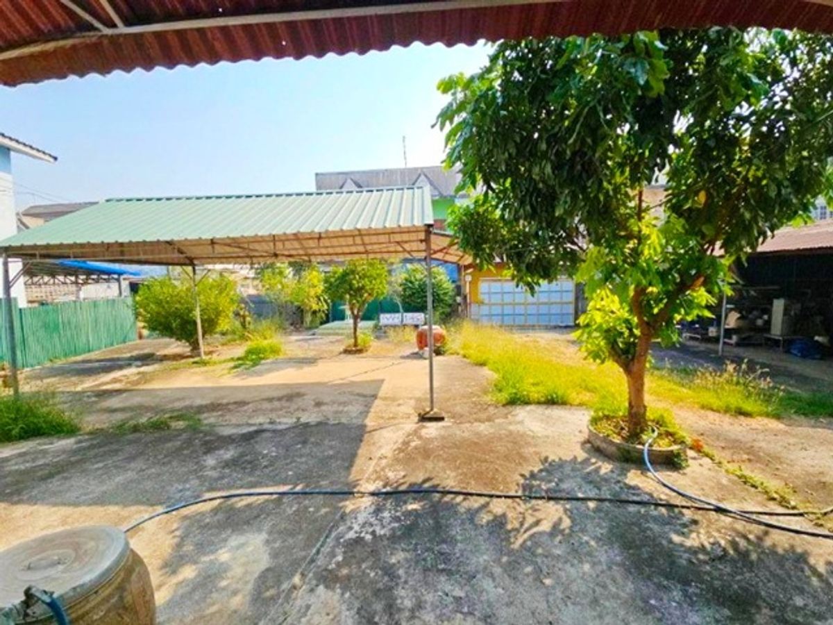For RentHousePhetchabun : Near the community Lom Sak Hospital 1.3 km. Big C Lom Sak 1.5 km. Single-story house for rent with s