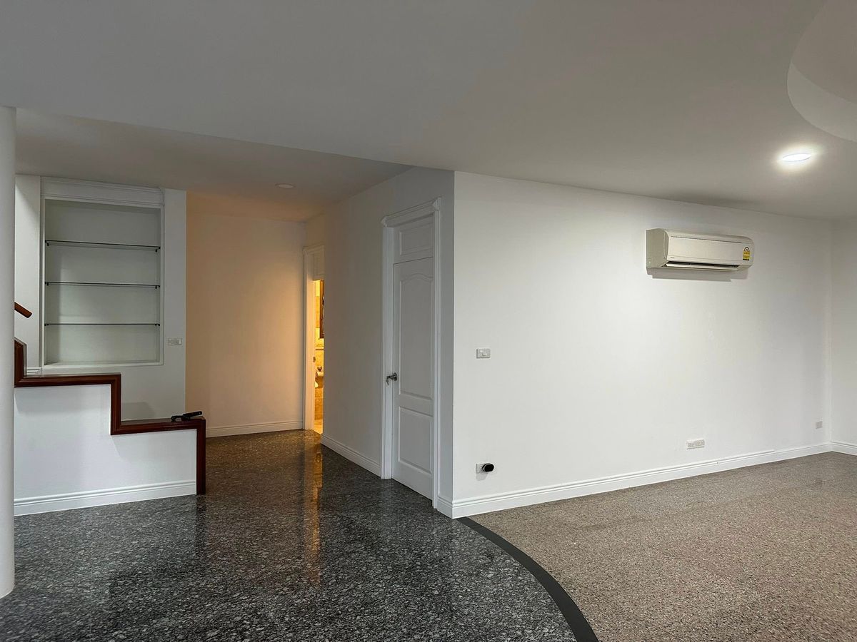 For SaleHome OfficeLadprao, Central Ladprao : 3-Storey Home Office for Sale in Lat Phrao 83 Near the Yellow Line with Strong Long-Term Investment Value