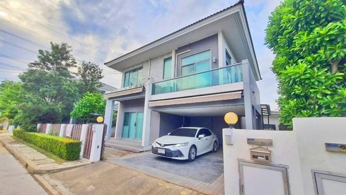 For RentHousePattanakan, Srinakarin : HR2905 House for rent The Perfect Place Project, Krungthep Kreetha is convenient to travel near the outer ring road.