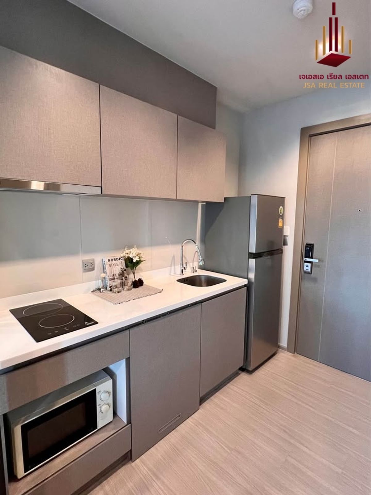 For SaleCondoRama9, Petchburi, RCA : ✨ For Sale: Life Asoke - Rama 9 Condo ✨ 💰 ONLY 3,990,000 THB