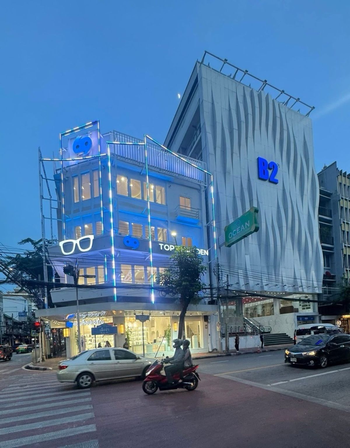 ให้เช่าร้านค้า/ตลาดนัดเยาวราช บางลำพู : ให้เช่า พื้นที่ด้านหน้า ทางเข้าโรงแรม 1,200 ตร.ม. เยาวราช ใกล้ MRT วัดมังกร เน้น กลุ่ม ร้านนวด ลูกค้า นักท่องเที่ยว ด้านบนมีโรงแรม 112 ห้อง