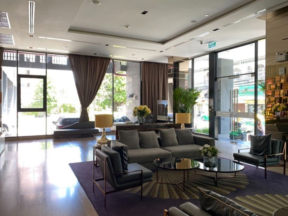 For SaleCondoRatchadapisek, Huaikwang, Suttisan : Fully Furnished condo for sell, close to MRT Sutthisan 081-245-7349