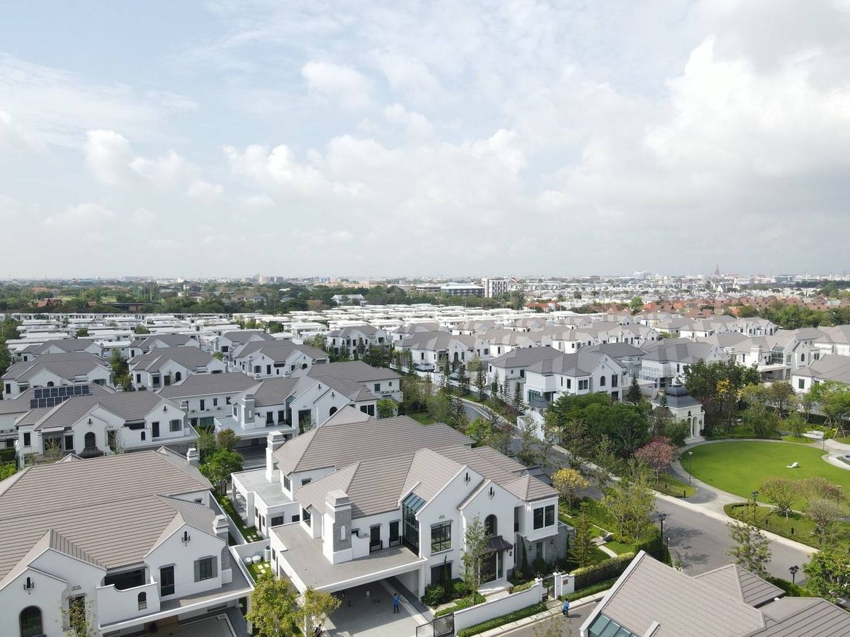 ขายบ้านบางนา แบริ่ง ลาซาล : NANTAWAN Bangna km 15 (นันทวัน บางนา กม.15) 220 ตร.ว. (6นอน 8น้ำ 12จอด) บ้านใหม่ตกแต่งครบพร้อมอยู่ หลังมุม ติดสวน ใกล้สโมสร