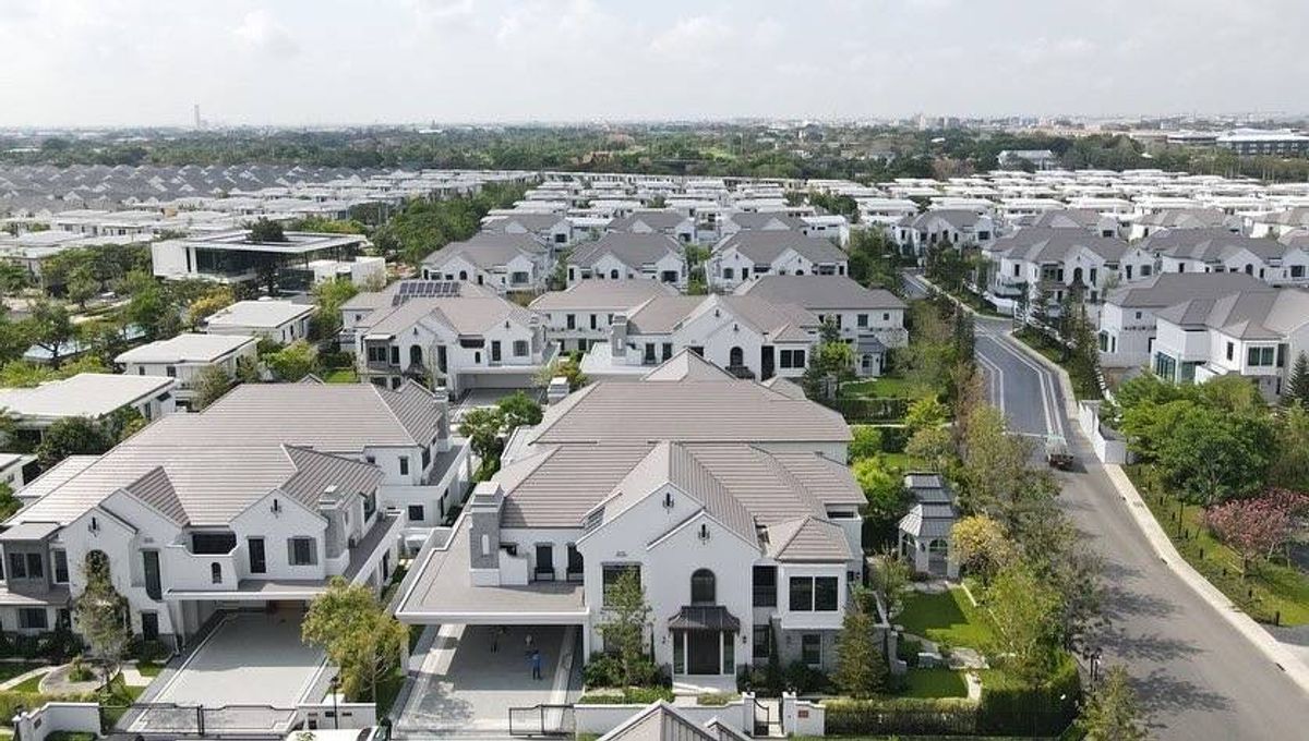 ขายบ้านบางนา แบริ่ง ลาซาล : NANTAWAN Bangna km 15 (นันทวัน บางนา กม.15) 220 ตร.ว. (6นอน 8น้ำ 12จอด) บ้านใหม่ตกแต่งครบพร้อมอยู่ หลังมุม ติดสวน ใกล้สโมสร