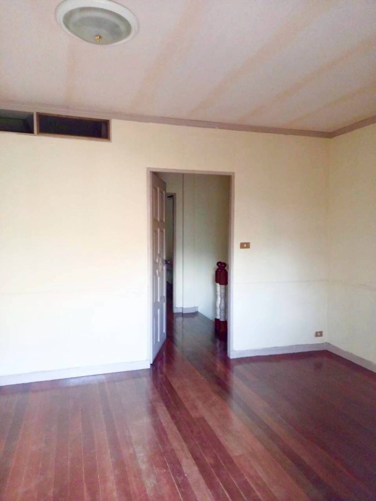 For SaleHouseBang Sue, Wong Sawang, Tao Pun : Classic house In the heart of Nonthaburi, beautiful garden