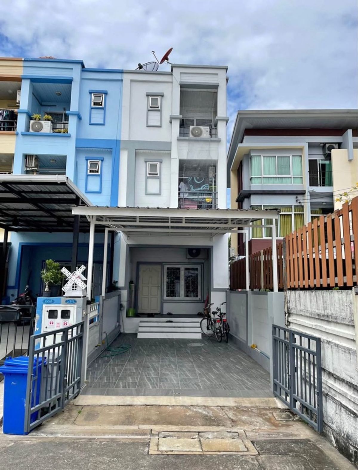 For RentTownhomeLadprao101, Happy Land, The Mall Bang Kapi : For rent, 3-story townhome, Lap Phrao 101.