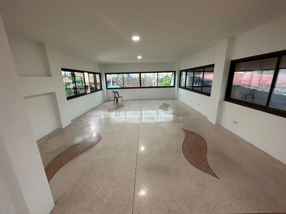 For SaleHome OfficeLadprao, Central Ladprao : 3-Storey Home Office for Sale in Lat Phrao 83 Near the Yellow Line with Strong Long-Term Investment Value