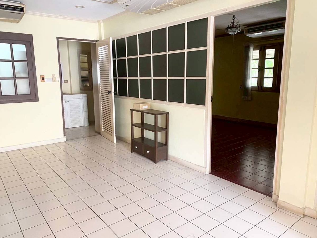 For SaleHouseBang Sue, Wong Sawang, Tao Pun : Classic house In the heart of Nonthaburi, beautiful garden