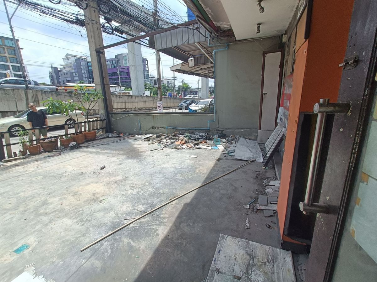 ขายอาคารพาณิชย์แจ้งวัฒนะ เมืองทอง : ขายอาคารพาณิชย์ 2 คูหา ทำเลดี ถนนแจ้งวัฒนะ 12ห่างจาก MRT แจ้งวัฒนะเพียง 200 เมตร