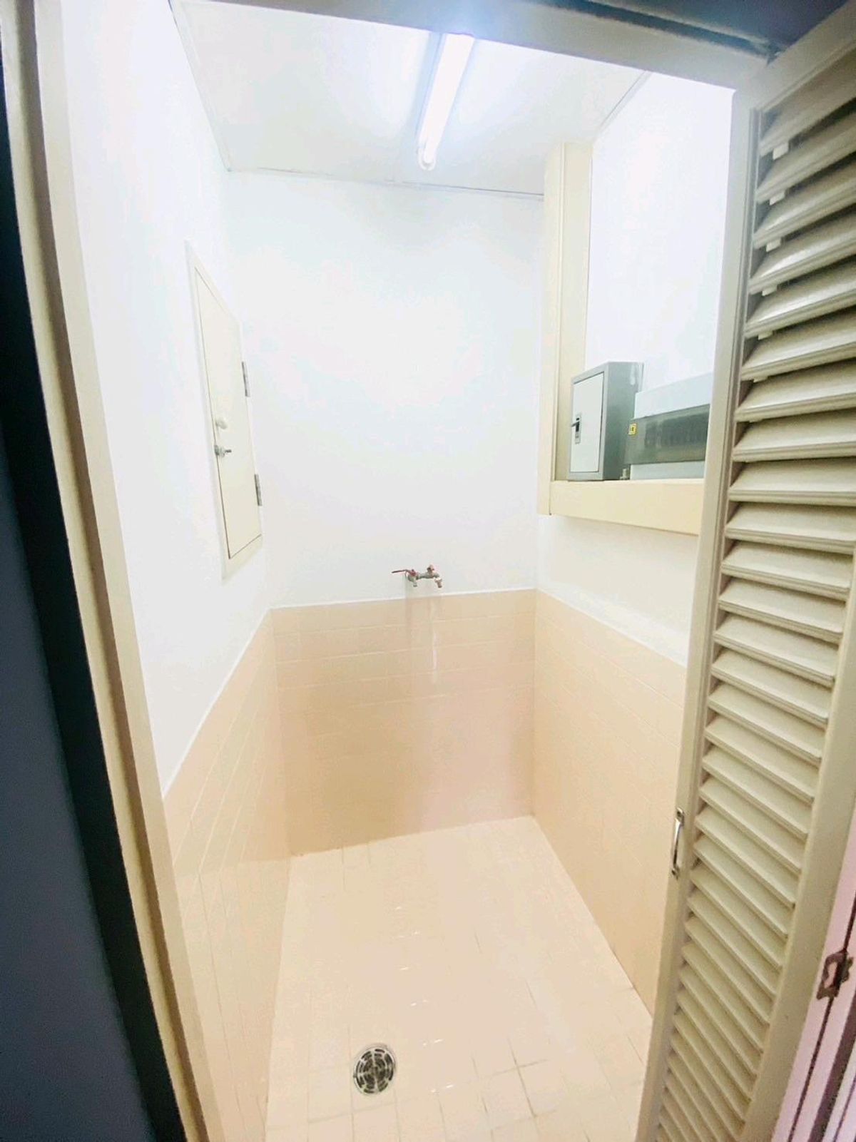 For SaleCondoPathum Thani,Rangsit, Thammasat : Condo attached to Bang Kalok Industrial Estate, the cheapest in the project, very big room, 104 sqm. In Villa Californier Village with tenants