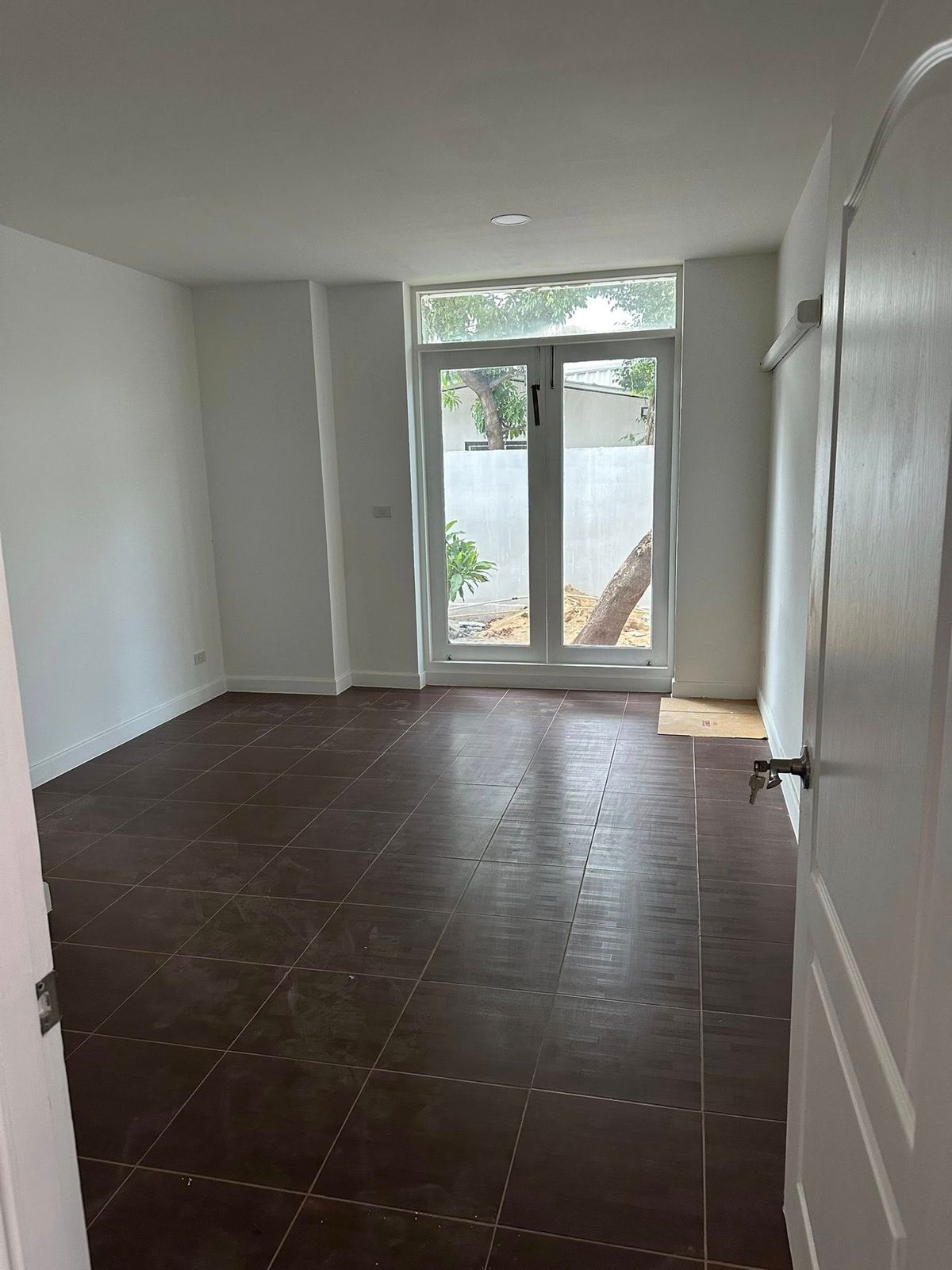 For SaleHome OfficeLadprao, Central Ladprao : 3-Storey Home Office for Sale in Lat Phrao 83 Near the Yellow Line with Strong Long-Term Investment Value