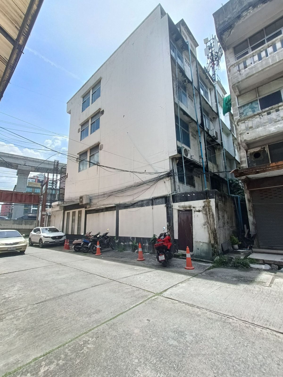 ขายอาคารพาณิชย์แจ้งวัฒนะ เมืองทอง : ขายอาคารพาณิชย์ 2 คูหา ทำเลดี ถนนแจ้งวัฒนะ 12ห่างจาก MRT แจ้งวัฒนะเพียง 200 เมตร