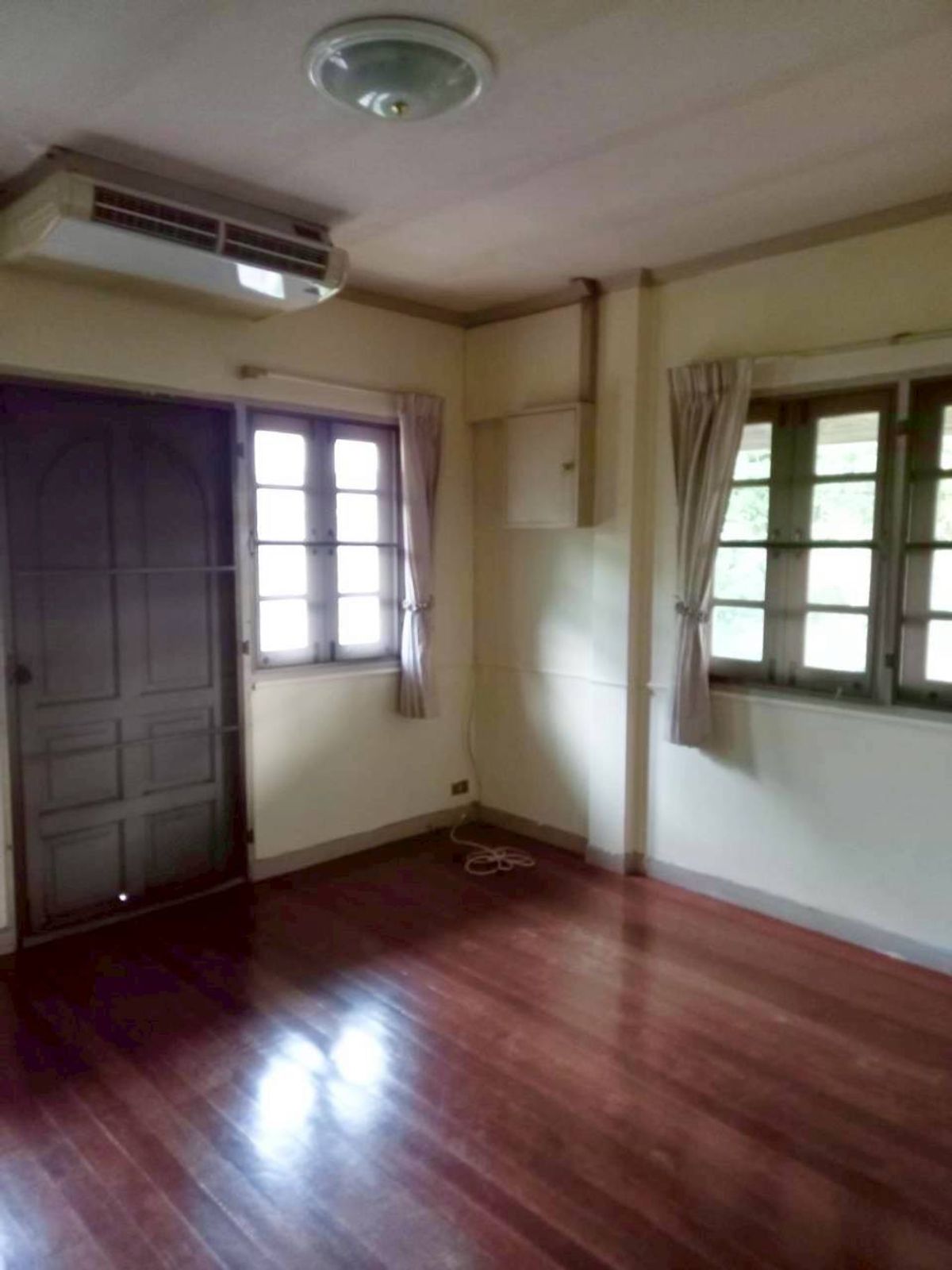 For SaleHouseBang Sue, Wong Sawang, Tao Pun : Classic house In the heart of Nonthaburi, beautiful garden