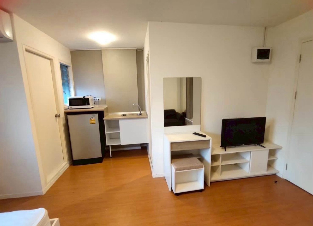 Urgent sale! Lumpini Mix Condo Srinakarin-Theparak Near the Yellow Line Loading...