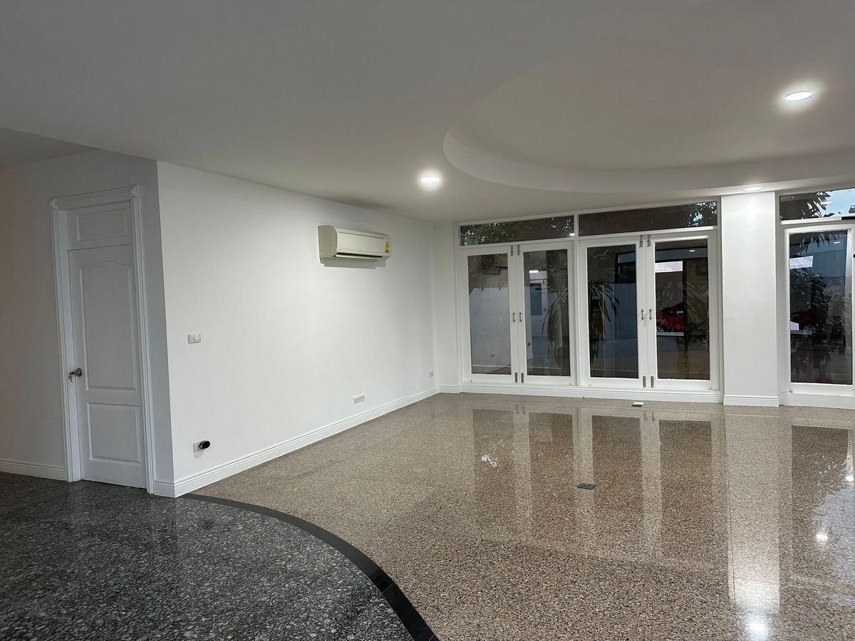 For SaleHome OfficeLadprao, Central Ladprao : 3-Storey Home Office for Sale in Lat Phrao 83 Near the Yellow Line with Strong Long-Term Investment Value