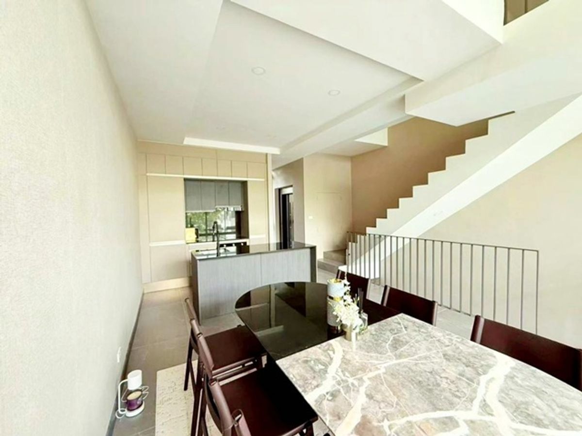 BTSทองหล่อ 1.7กม. ทองหล่อ19-27 เพชรบุรี ให้เช่า ทาวน์โฮมหรู 4.5 ชั้น+ชั้นลอย 320ตร.ม. 19ตร.วา. พร้อมลิฟท์ 3-4นอน 4 น้ำพร้อมสระว่ายน้ำ Loading...