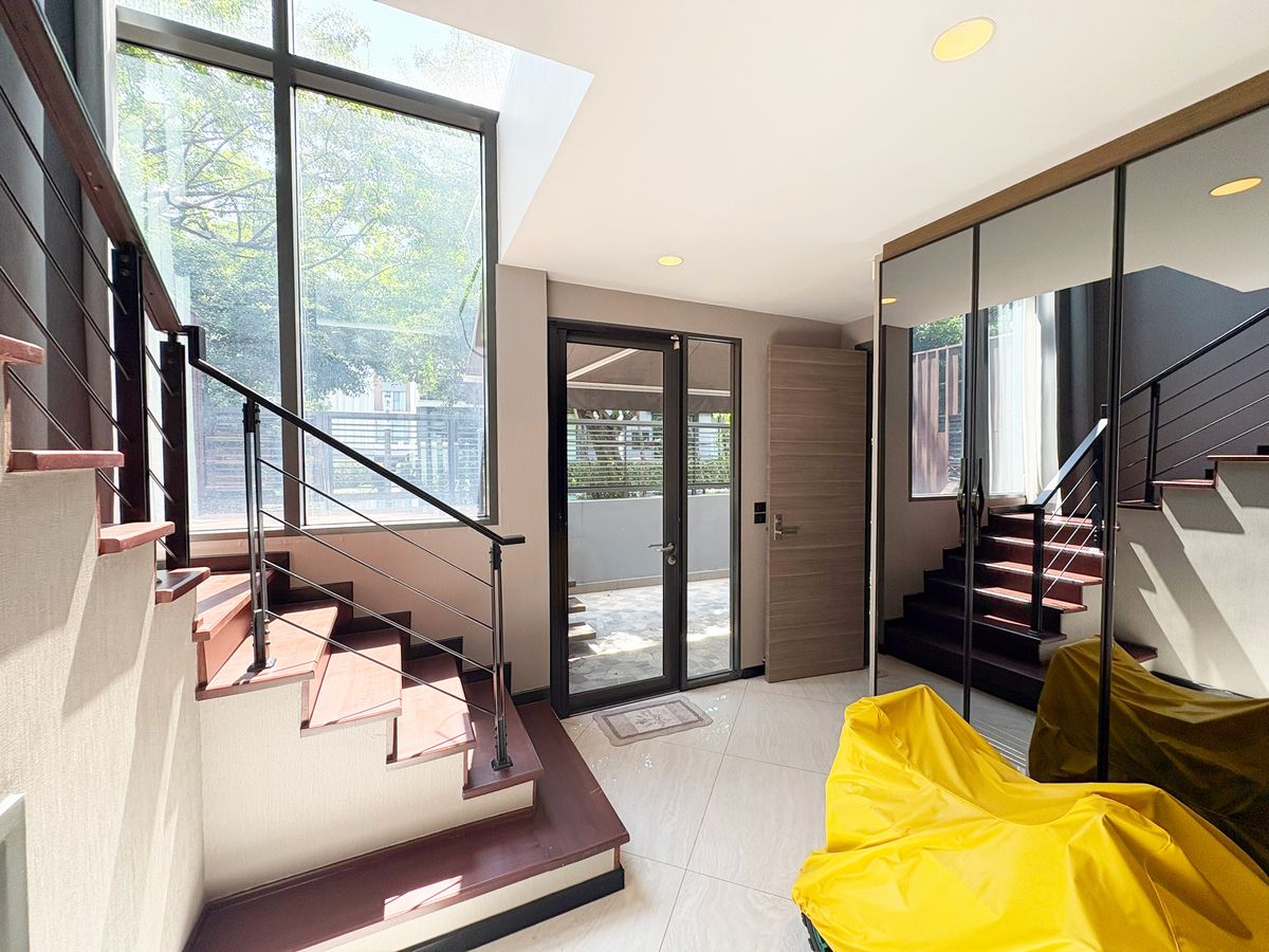 ขายทาวน์โฮมพระราม 3 สาธุประดิษฐ์ : 🌟 ทาวน์โฮมหรู 4.5 ชั้น บ้านทำเลทอง ใจกลางพระราม 3 🌟