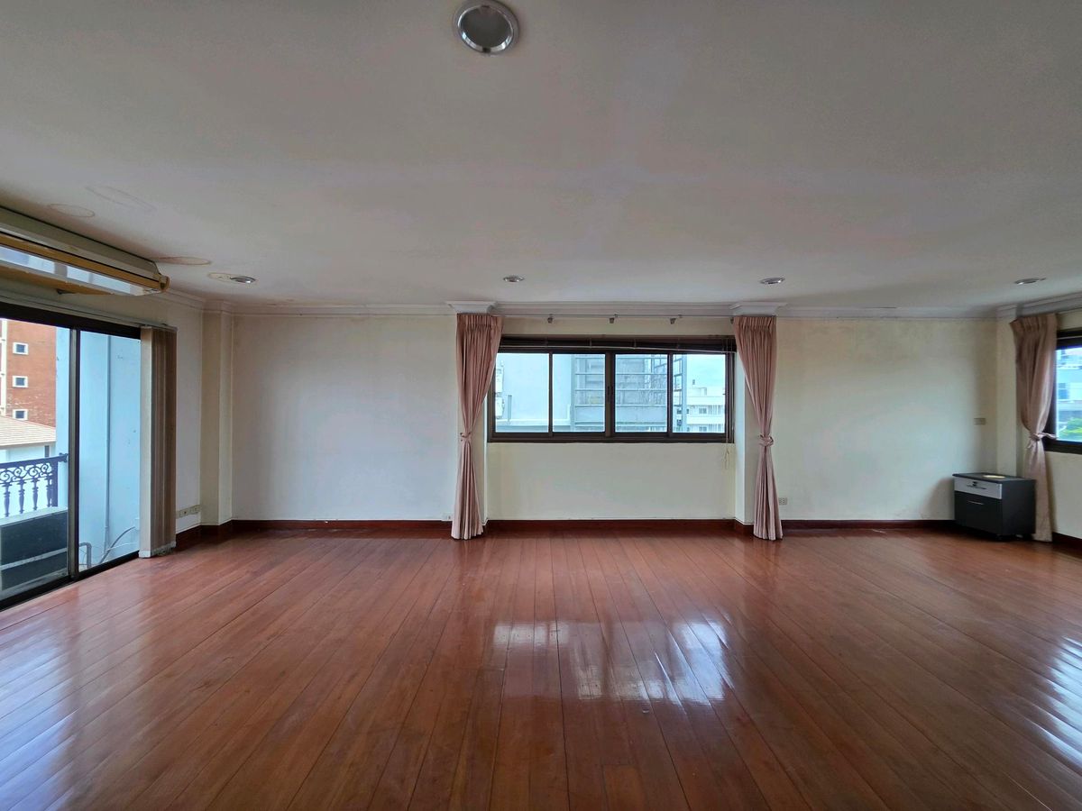 ขายโฮมออฟฟิศพระราม 9 เพชรบุรีตัดใหม่ RCA : 🚩ขายโฮมออฟฟิศพระราม9 ซอย 604 ชั้นครึ่ง แปลงมุม ราคาสุดคุ้ม✅️