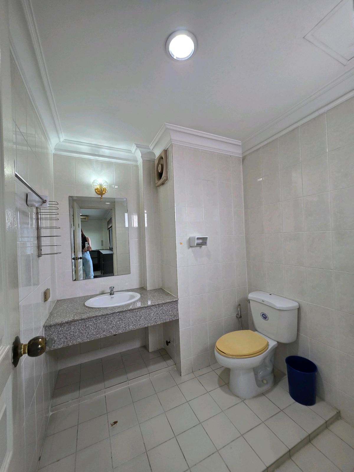 ขายโฮมออฟฟิศพระราม 9 เพชรบุรีตัดใหม่ RCA : 🚩ขายโฮมออฟฟิศพระราม9 ซอย 604 ชั้นครึ่ง แปลงมุม ราคาสุดคุ้ม✅️