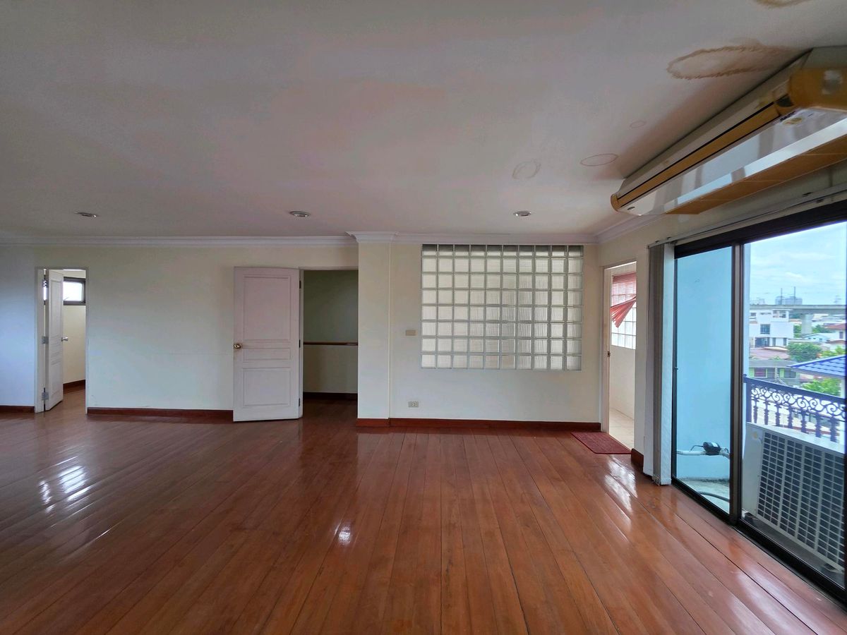 ขายโฮมออฟฟิศพระราม 9 เพชรบุรีตัดใหม่ RCA : 🚩ขายโฮมออฟฟิศพระราม9 ซอย 604 ชั้นครึ่ง แปลงมุม ราคาสุดคุ้ม✅️