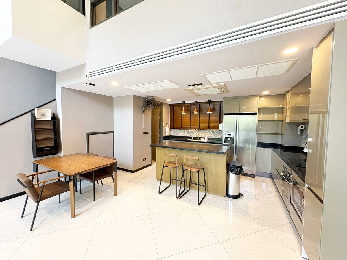 ขายทาวน์โฮมพระราม 3 สาธุประดิษฐ์ : 🌟 ทาวน์โฮมหรู 4.5 ชั้น บ้านทำเลทอง ใจกลางพระราม 3 🌟