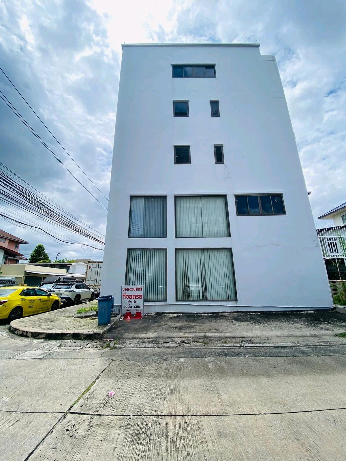 ขายโฮมออฟฟิศพระราม 9 เพชรบุรีตัดใหม่ RCA : 🚩ขายโฮมออฟฟิศพระราม9 ซอย 604 ชั้นครึ่ง แปลงมุม ราคาสุดคุ้ม✅️