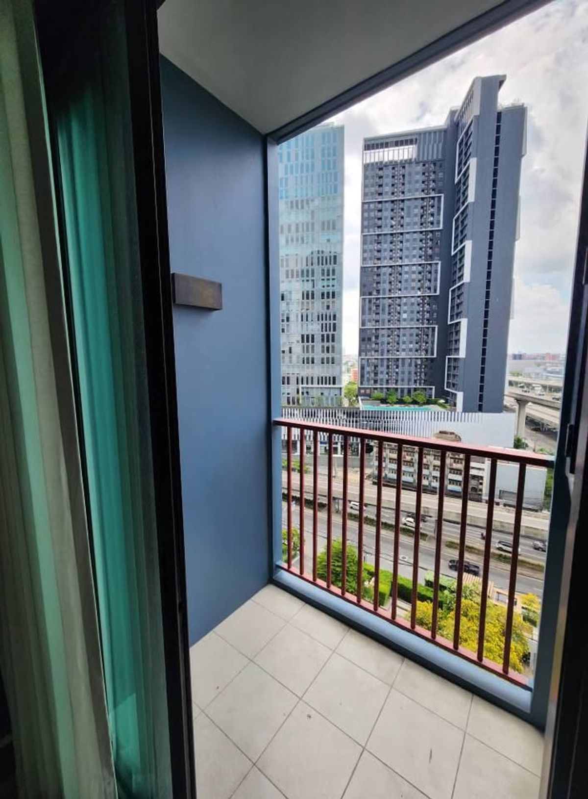 ขายคอนโดพระราม 9 เพชรบุรีตัดใหม่ RCA : ขายคอนโด The Base Rama 9 - Ramkhamhaeng ราคา 1,900,000 บาท [MKs251005]