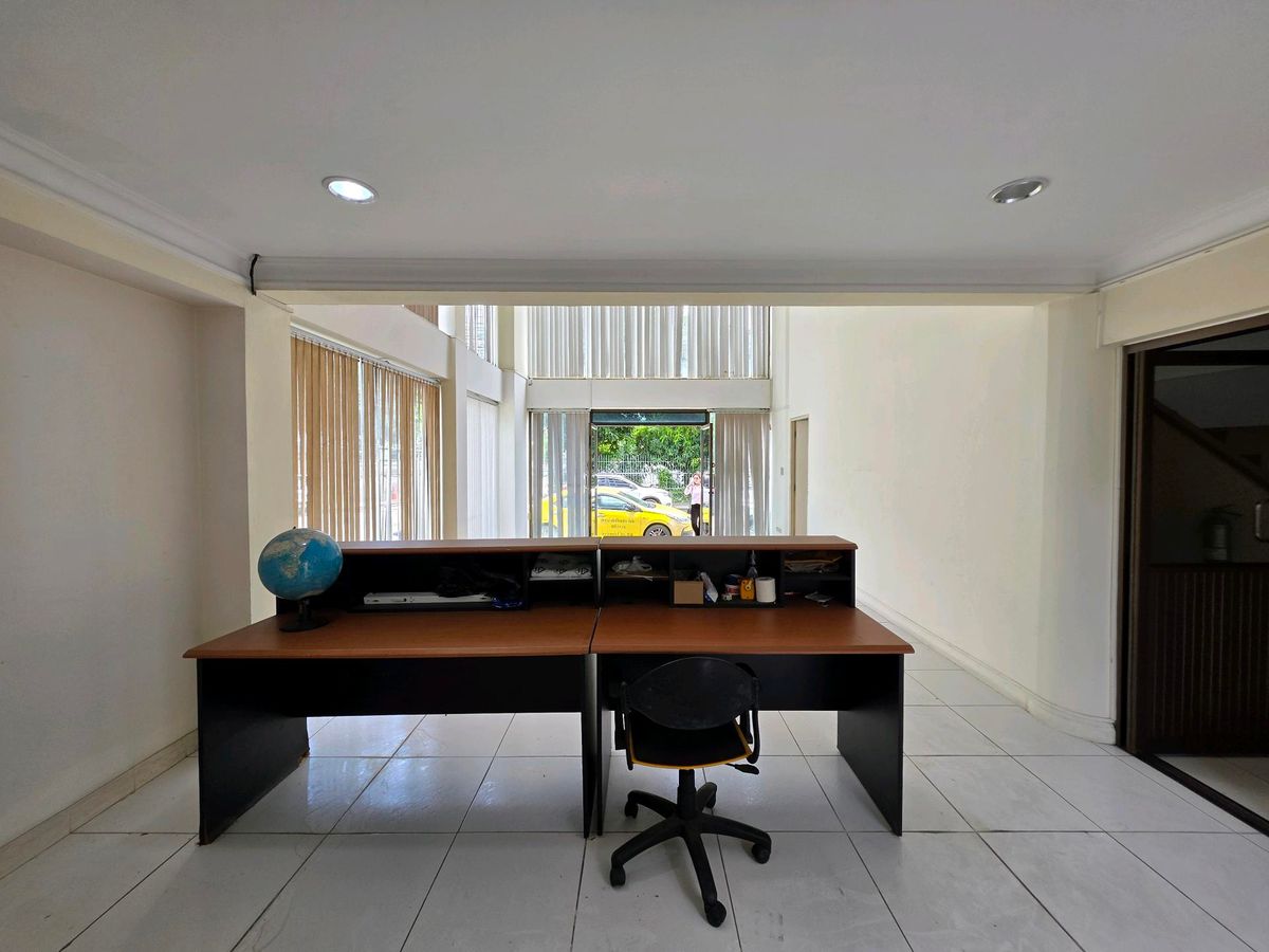 ขายโฮมออฟฟิศพระราม 9 เพชรบุรีตัดใหม่ RCA : 🚩ขายโฮมออฟฟิศพระราม9 ซอย 604 ชั้นครึ่ง แปลงมุม ราคาสุดคุ้ม✅️