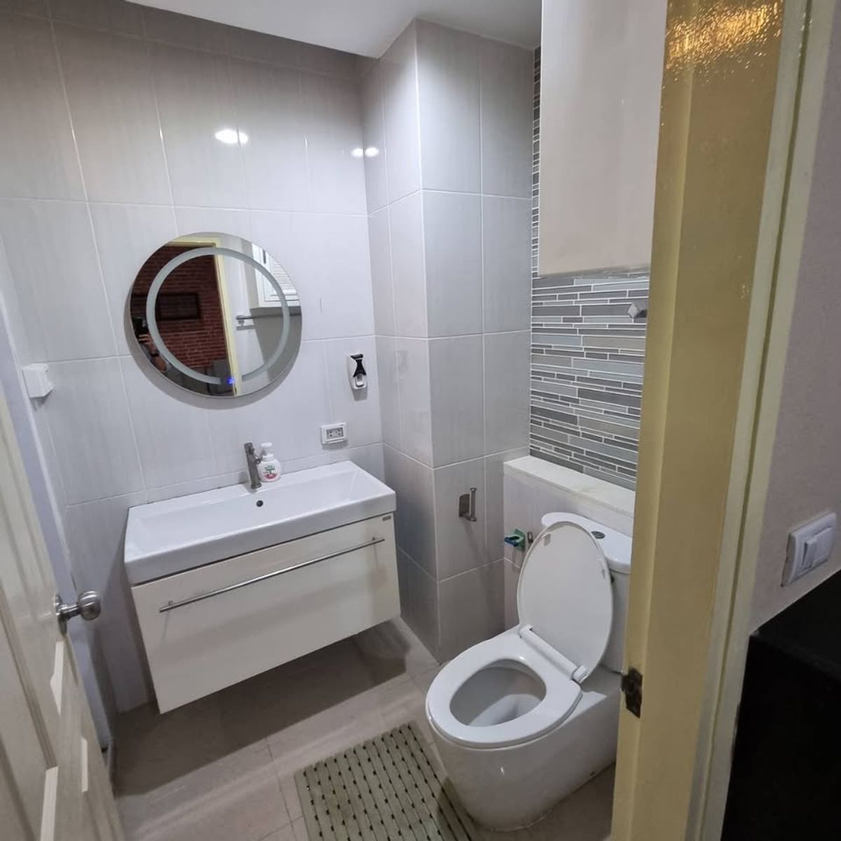 For SaleCondoLadprao, Central Ladprao : Life @ Ladprao 18 / 1 Bedroom (FOR SALE), Life @ Ladprao 18 / 1 Bedroom (For Sale) TARN114