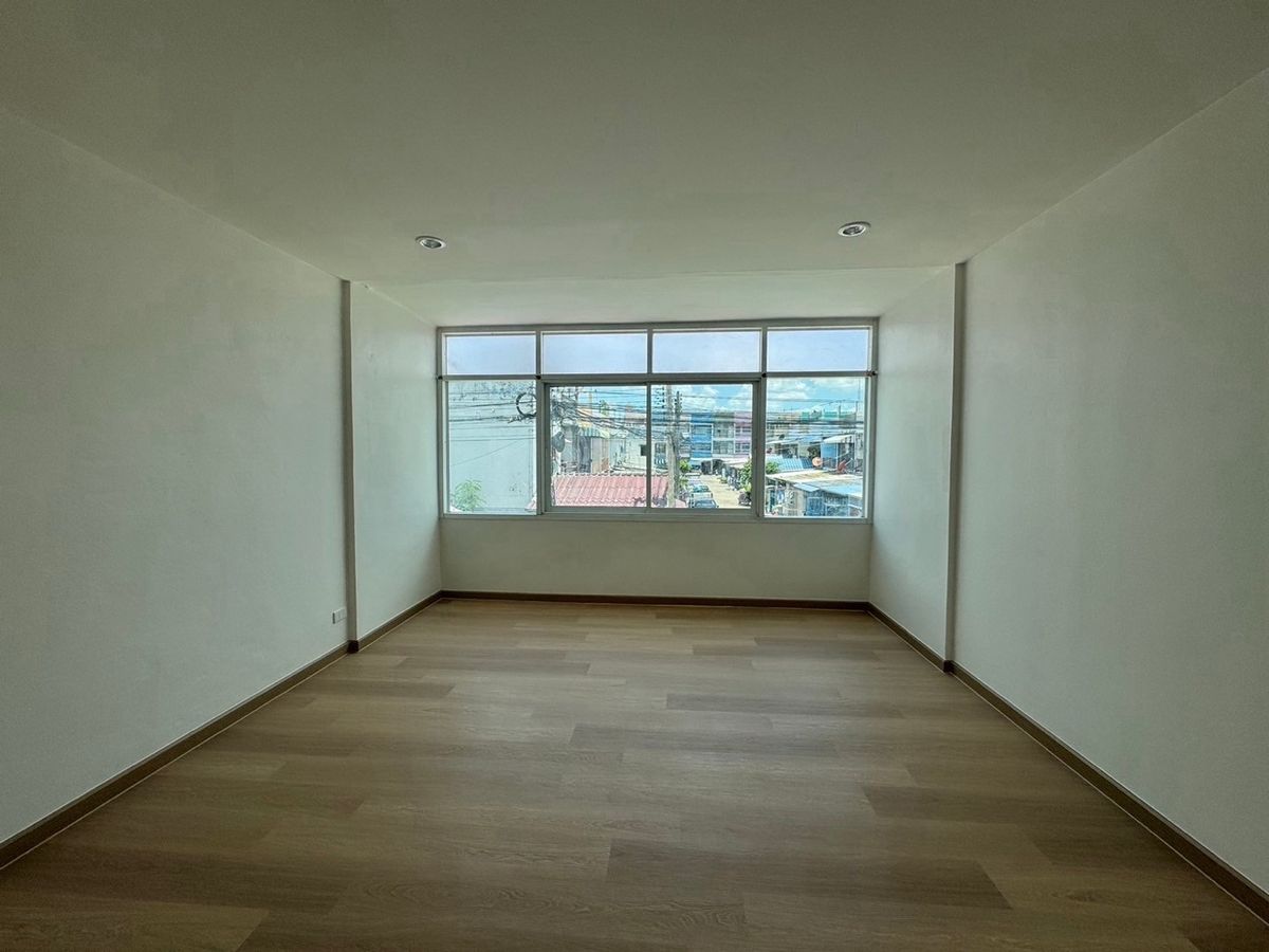 For SaleTownhomePathum Thani,Rangsit, Thammasat : Prem Pri Village