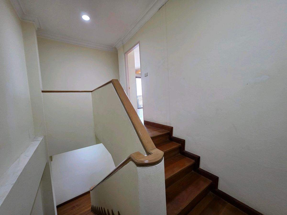 ขายโฮมออฟฟิศพระราม 9 เพชรบุรีตัดใหม่ RCA : 🚩ขายโฮมออฟฟิศพระราม9 ซอย 604 ชั้นครึ่ง แปลงมุม ราคาสุดคุ้ม✅️